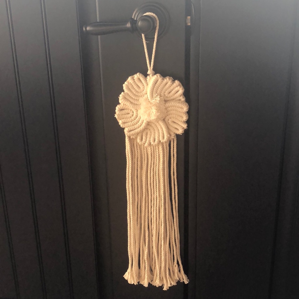 NWOT Macrame Flower Woven Wall Art Accent